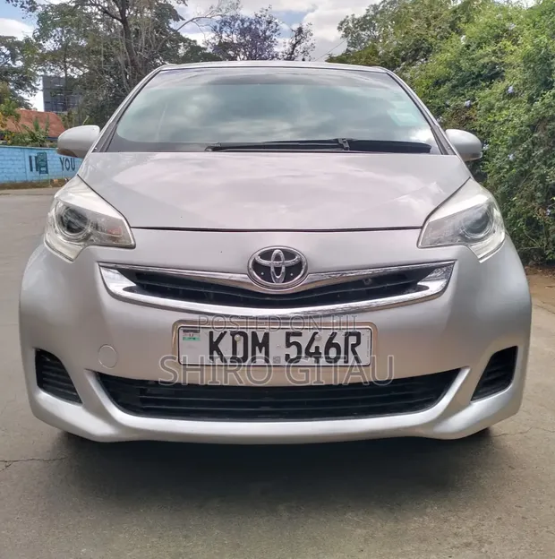 Toyota Ractis 2016 Silver - 1