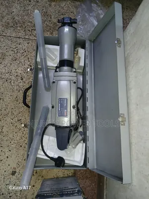 Freevel Demolition Breaker DB 1450-30 (Jackhammer ya Umeme 1450W)