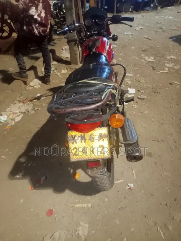 Bajaj Boxer 125 2023 Nyekundu - 1