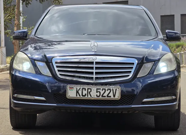 Mercedes-Benz E200 2012 Bluu - 1