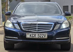 Mercedes-Benz E200 2012 Bluu