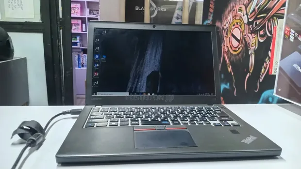 Laptopi ya Lenovo ThinkPad X270 - 1