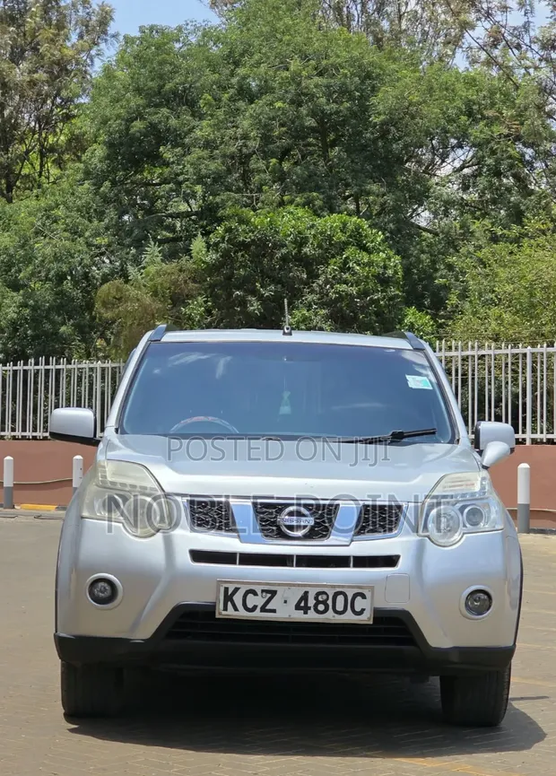 Nissan X-Trail 2013 Silver - 1