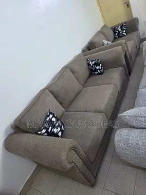 NO 9 Design Sofa - Mpya Kabisa