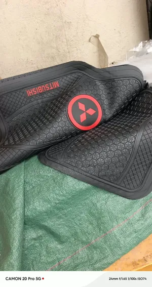 Universal Fit All-Weather Rubber Floor Mats for 5-Seater Mitsubishi