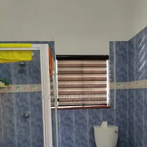 Vifuniko vya Dirisha vya Usawa vya Kuchekesha kwa Toilet na Ofisi