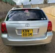 Toyota Avensis 2006 Nyeupe - 2