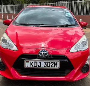 Toyota Auris 2015 Nyekundu