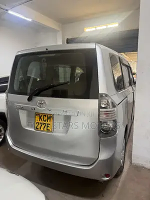 Toyota Voxy V 2WD 8-Seater 2010 Silver