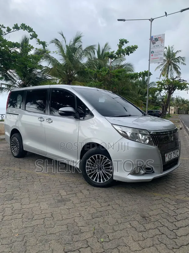 Toyota Esquire 2016 Silver - 1