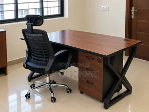 Executive Office Desk na Drawers & Ergonomic Chair