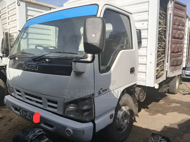Isuzu NPR Box Truck - 2015 - 1
