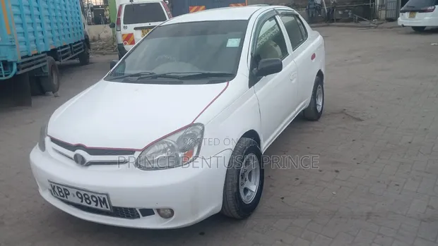 Toyota Platz 2005 White - 1