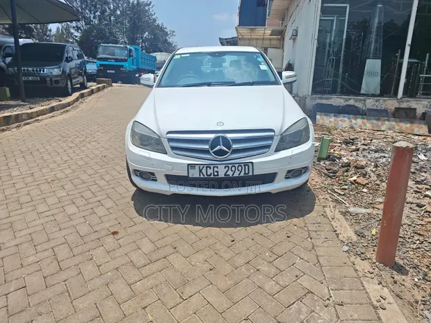 Mercedes-Benz C200 2009 Nyeupe - 1