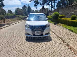 Toyota Esquire 1.8 FWD Hybrid (7 Seater) 2015 Nyeupe