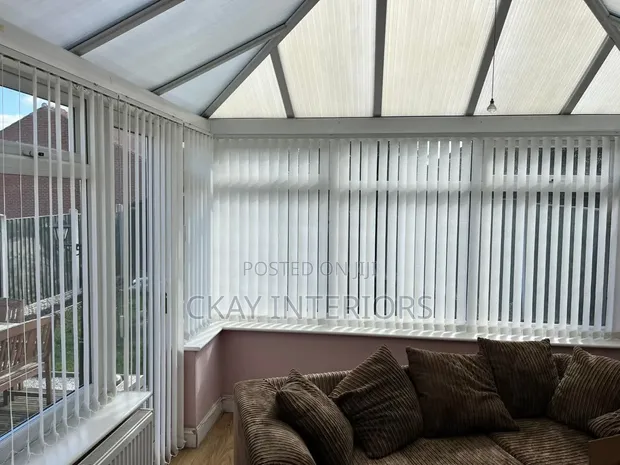 Vertical Blinds za Ajabu kwa Madirisha ya Ofisi - 1
