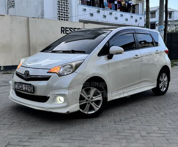 Toyota Ractis 1.5 FWD 2012 Nyeupe - 1