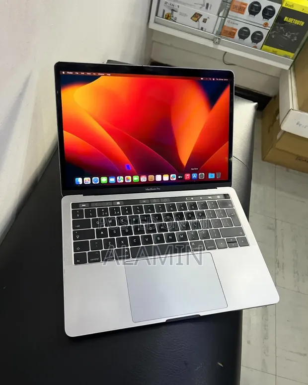 Apple MacBook Pro 2017 16GB RAM, Intel Core i7, 512GB SSD - 1
