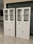 Kabati la Ofisi la Chuma Nyeupe lenye Milango ya Kioo na Droo - 2