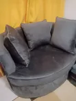 Kochi ya Velvet ya 2-Seater Karibu Mpya na Miguu ya Mbao - 2