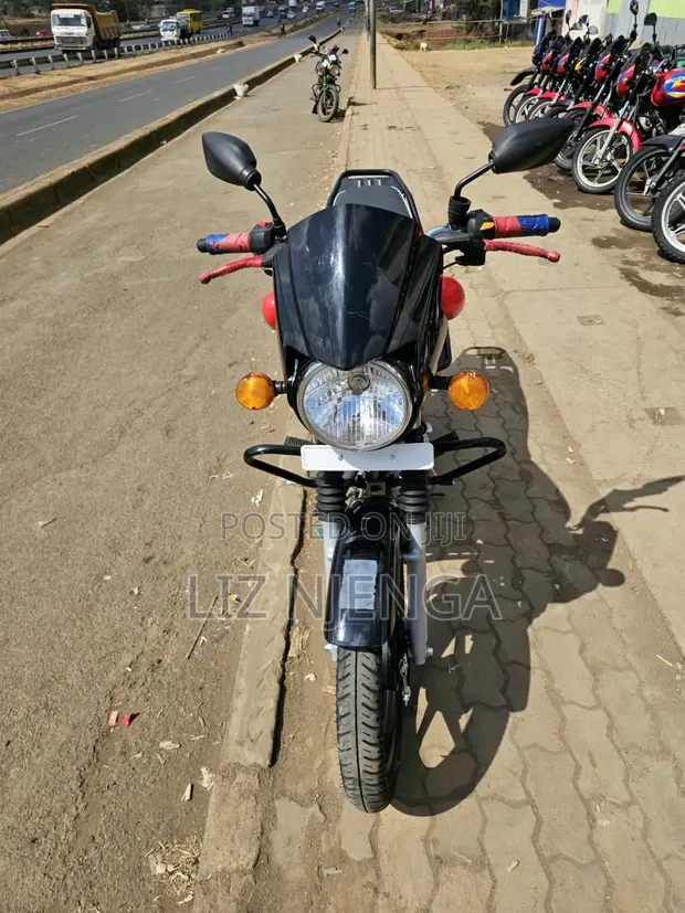 TVS HLX 125 2026 Nyeusi - 1