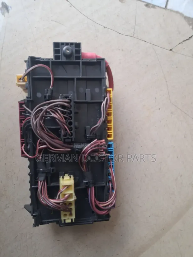 Mercedes-Benz W166 Signal Acquisition and Actuation Module - 1