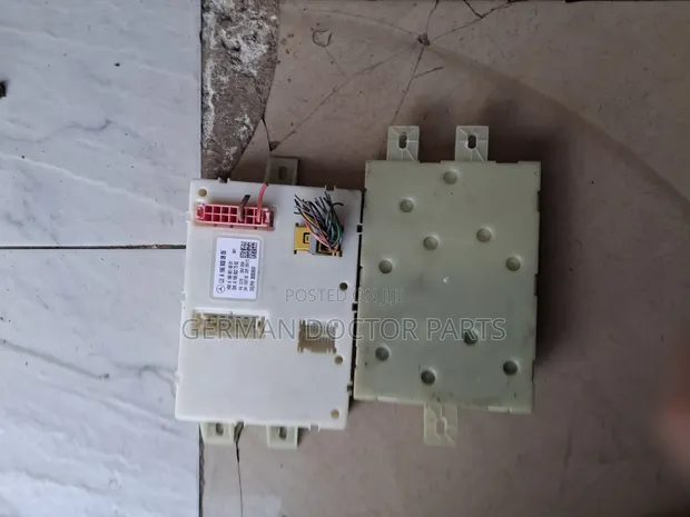 Mercedes-Benz W166 Door Control Module (DCM) - 1