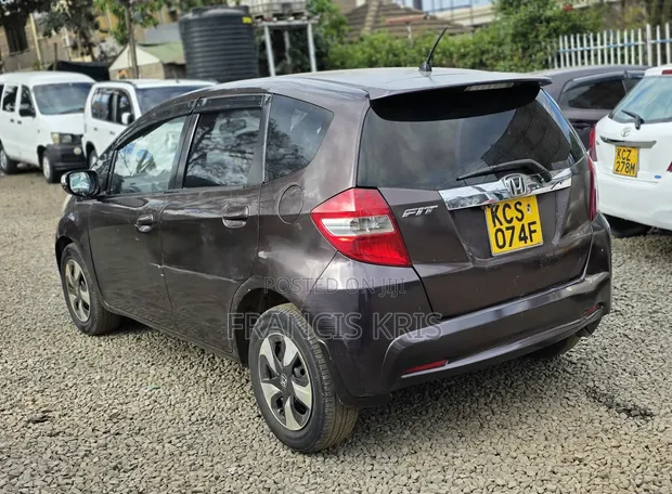Honda Fit 2011 Kahawia - 1
