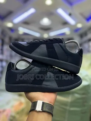 Maison Margiela Sneakers Nyeusi za Calfskin