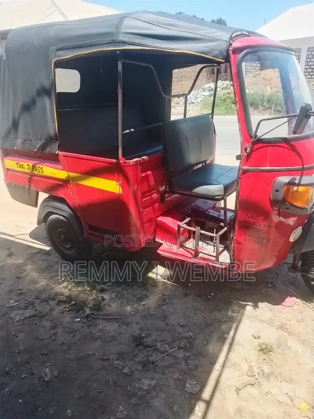 Piaggio Tuk-Tuk 2022 Red - 1
