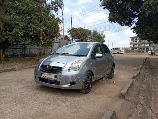 Toyota Vitz 2005 Silver - 1