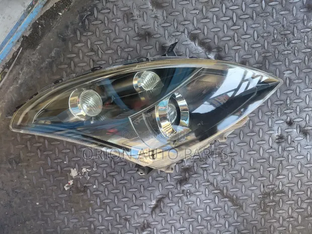Suzuki Swift Xenon Headlights (Used, Ex-Japan) - 1