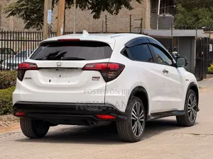 Honda Vezel RS Hybrid 2019 White
