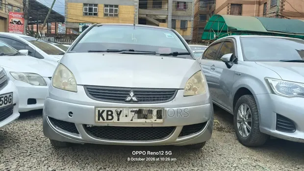 Mitsubishi Colt 2006 Nyeupe - 1