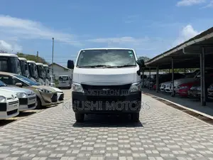 Isuzu Como 2020 Nyeupe