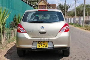 Nissan Tiida 2011 Beige