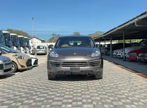Porsche Cayenne 2013 - Brown