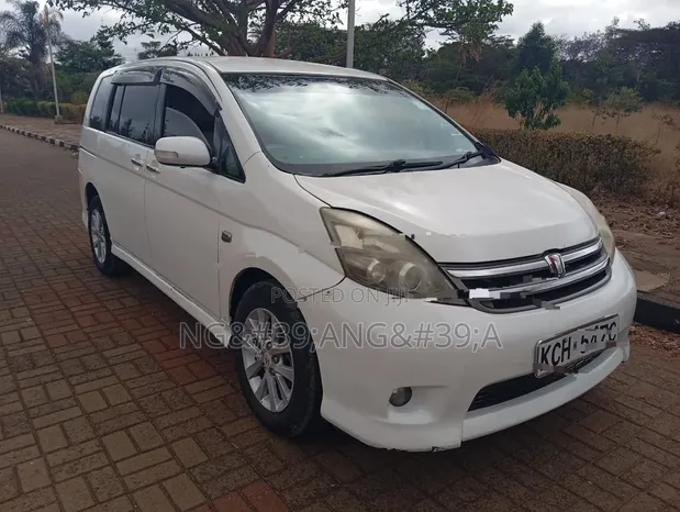 Toyota Isis 2009 Nyeupe - 1