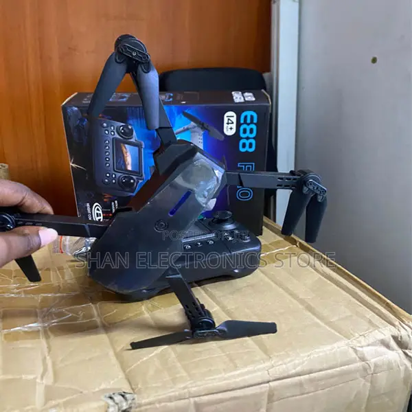 Drone E88 Pro yenye Skrini Iliyojengewa Ndani - 1