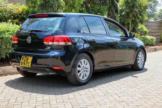 Volkswagen Golf 2013 Nyeusi - 1
