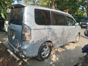 Toyota Noah 2.0 143hp AWD 2008 Silver