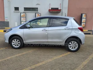Toyota Vitz 1.3 FWD 5dr 2015 Silver