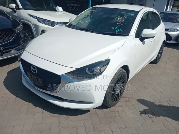 Mazda 2 2020 Nyeupe - 1