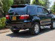 Toyota Fortuner 2010 Nyeusi - 3