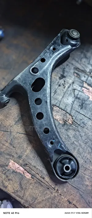 Mkono wa Mbele wa Kushoto wa Toyota Voxy (Uliotumika)