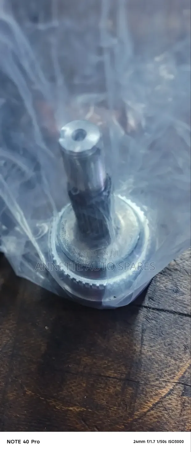CV Joint ya Toyota Voxy - 1