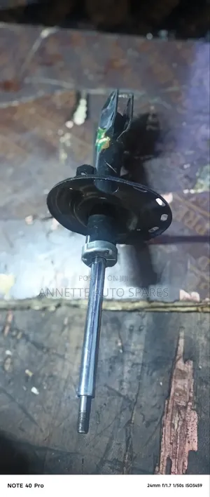 Shock Absorber ya Mbele Kushoto kwa Toyota Voxy
