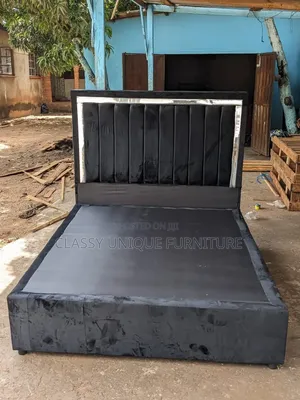 Kitanda cha Upholstered cha 4x6 - Black Velvet