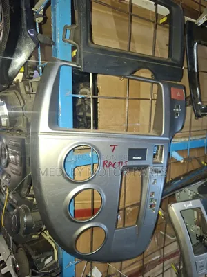 Konsoli ya Toyota Ractis - I tumika