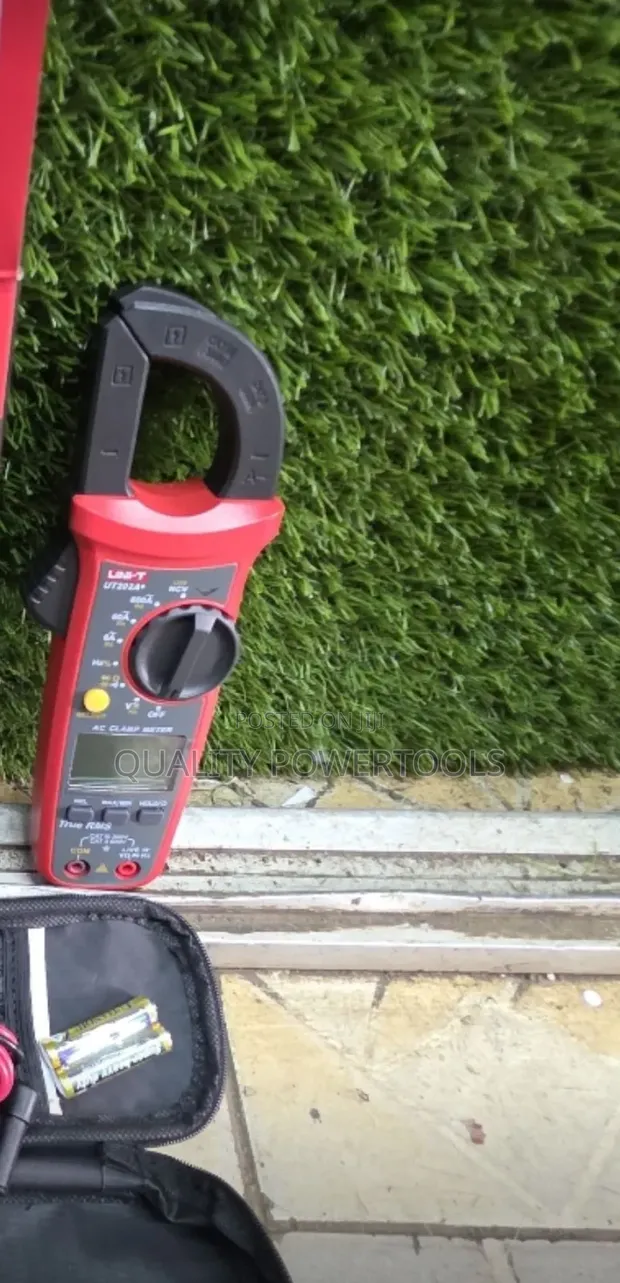 UNI-T UT202A Clamp Meter - 1